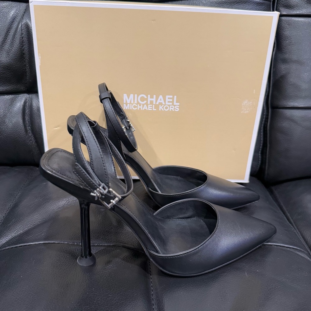 Michael Kors Imani Leather Pump‎ - Picture 4 of 7